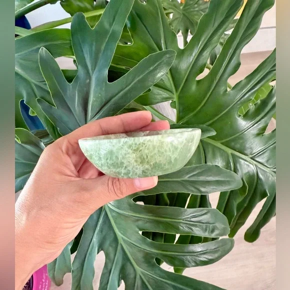 Green Fluorite bowl - Picture 2 of 7